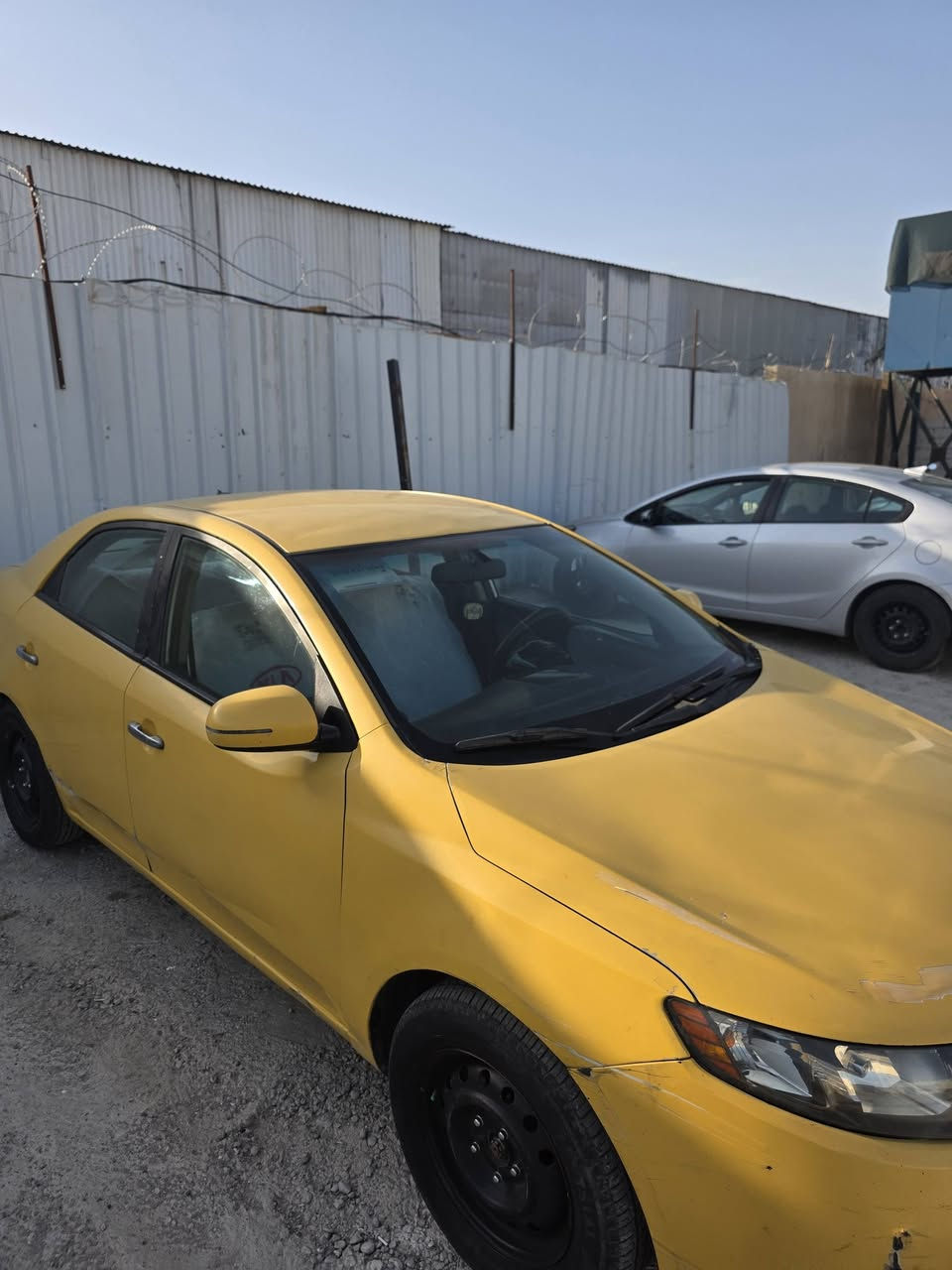 السلام عليكم  كيه فورتي أمريكي موديل 13 حادثه بابتين واحد مصلح واحد مبدل محرك 2000 صدر جديد مري شفط رقم بغداد الدولي مصفره هيه وغرامات السياره خير من الله السعر85  بيه مجال قليل *********** اخوان ماعندي بيه سونار
