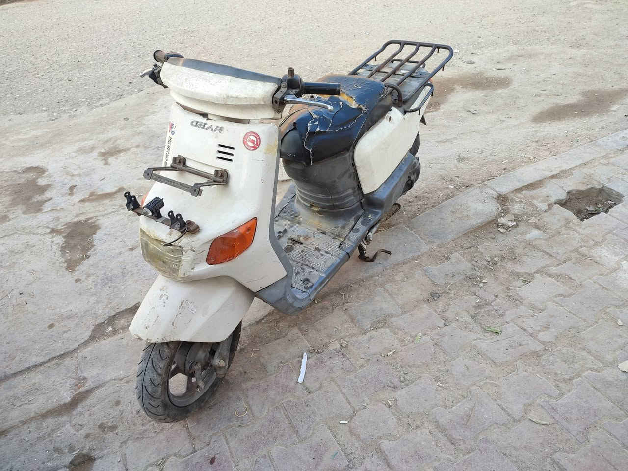 سلام عليكم دراجة بيكم البيع طافية ابيع كوم حديد سعرهة 100رقم ***********
