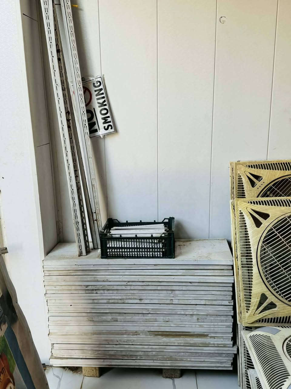 رفوف+مراوح نظيفات للبيع ***********
