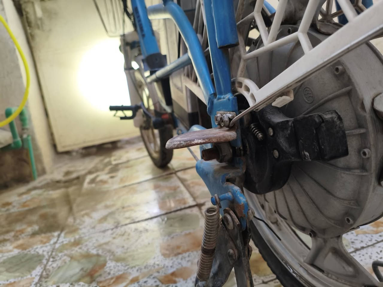 السلام عليكم 
باسكل شحن للبيع 
مواصفات بي 3 سرعات ⚡ و تايرات جدد امامي و خلفي و بريكات جدد امامي و خلفي و لايت لدات جدد نقصة فقط بطارية 🔋 
السعر/ 120 او بي مجال للشراي فقط 
مكاني/ كربلاء المقدسة/ الامن الداخلي حي الساهرون 
للستفسار/ *********** او مراسلة خاص
