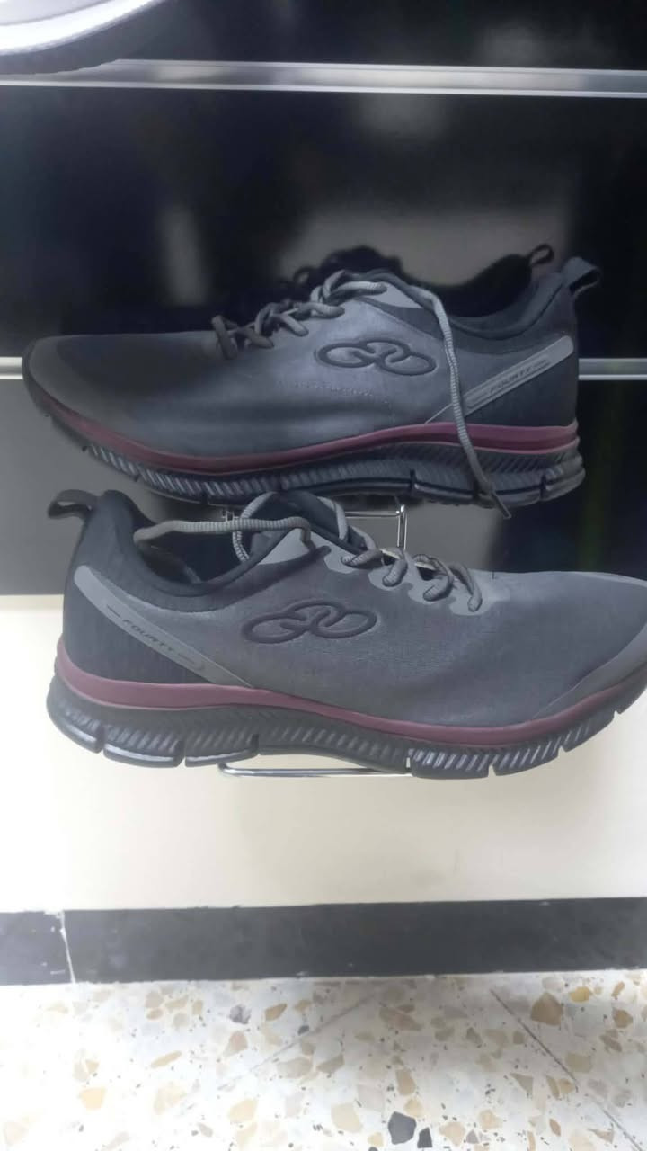 سلام عليكم مرخصت الاوادم عندي احذيه باله اوربيه 140زوج مامستخدم لبيع ابيع شلع مابيع مفرد    لاستفسار اتصل على رقم ***********
