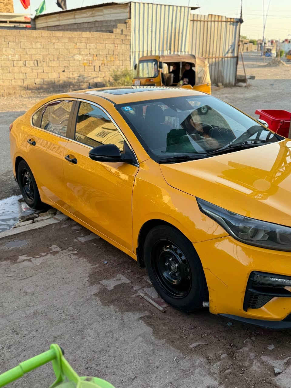 سلام عليكم 
كيا فورتي تكسي 
KIA FORTE
2021
فول مواصفات 
رادارات 360 درجة 
فتحة سقف سلايد روف
تدفئة كشنات وستيرن
نقط عمياء 
3 وضعيات قيادة  (عادي، رياضي، ذكي)
شحن لاسلكي 
تبريد قطعتين امامي وخلفي 
كار بلاي واندرويد اوتو
بك لايت لد 
اشارير بالمري 
حساسات للرجوع
مثبت سرعة 
بصمة السيارة
صندوق ذكي يفتح عند الاقتراب 
رقم بغداد بسمي 
ماشية 125 ميل
محرك 2000 دوش 
منضومة غاز جديد شهر ثاني شادها وبيها كتاب ضمان
مصفرة من كلشي هيئة وغرامات 
 
استفسار اكثر راسلني


**إذا كنت صاحب هذا الإعلان وتريد حذفه لأي سبب، رجاءا أرسل رسالة إلى الدعم الفني**