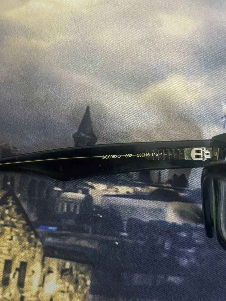 قطعه من gucci
القطع تفاصيل وجمال بشكل هادئ

اورجنال

زيرو 

لون فريم اخضر 

شعار gucci اطراف الذراع بلون كولد

 الحجم 53/16

يلبس وسط و فوق وسط 

العدسات فوتو بشمس رضاصي 

بدون شمس شفاف بدون درجه 

للحجز والاستفسار خاص


**إذا كنت صاحب هذا الإعلان وتريد حذفه لأي سبب، رجاءا أرسل رسالة إلى الدعم الفني**