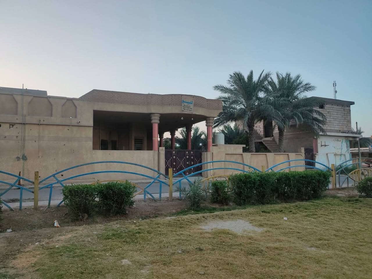 يا جبار  يا كريم
السلام عليكم .
عقار للبيع/  ركن موقع مميز 🔥🏠

 نوع العقار/ طابو صرف 
مع أربعة محلات وشقه 
الموقع /مقابل أعداديه الزببديه للبنات
 البناء مسلح جاهز للسكن  المساحه 465 م
للتواصل والاستفسار 
***********
***********
