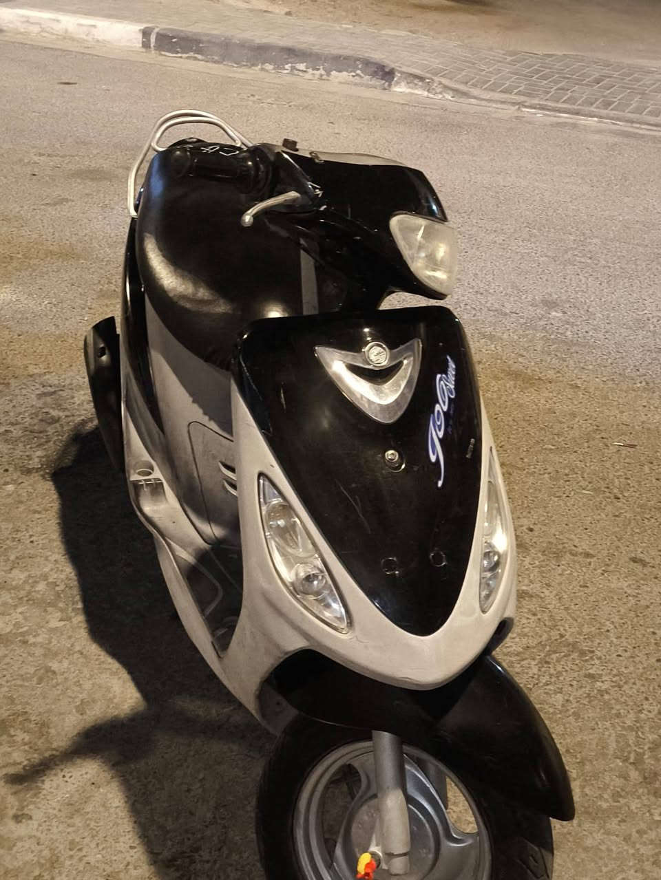 سلام عليكم
قجمه للبيع كلها ختم واحد شرط 
مكاتبه موجوده نزلتها رمبه 925 
ومستعجل ع بيعتها لن عندي سياره وضاله بلبيت 
ادراجه لا مفتوحه ولا واصل إلها مصلح غير البنجر 
وشادلها كلجات جدد صارن ب٥٥ 
اريدها 725 وبيها مجال حك جيه 
بصره قبله سوق المسطر 
رقمي ***********
