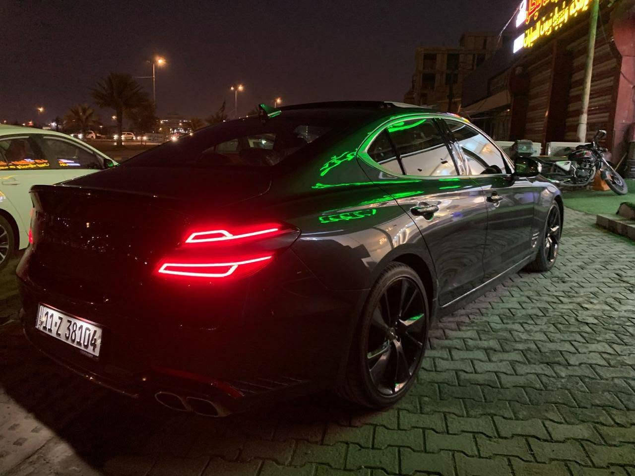 جينيسيس G70 موديل 2023 فل أوبشن وارد أمريكي
محرك 2.5 تيربو (300 حصان) 

ناقل حركة أوتوماتيك 8 سرعات.

دفع خلفي أو دفع رباعي (AWD).

فتحة سقف بانورامية.

مصابيح LED أمامية وخلفية.

جنوط رياضية 19 إنش.

كاميرا 360 درجة.

حساسات أمامية وخلفية.

مقاعد جلد نابا.

تبريد وتدفئة للمقاعد الأمامية.

تعديل كهربائي للمقاعد مع حفظ الذاكرة.

شاشة 10.25 إنش تدعم Apple CarPlay وAndroid Auto.

شاشة عدادات رقمية.

شاحن لاسلكي.

نظام صوت Lexicon فاخر.

تشغيل بالبصمة (Smart Key).

مثبت سرعة ذكي (رادار).

نظام المحافظة على المسار.

مراقبة النقطة العمياء.

الكبح التلقائي للطوارئ.

تنبيه حركة المرور الخلفية.

9 وسائد هوائية.

وارد أمريكي حادث موضح بالصورة 

السعر 205$ 
 
العنوان النجف الأشرف 

رقم الهاتف : ‏‪***********‬‏
