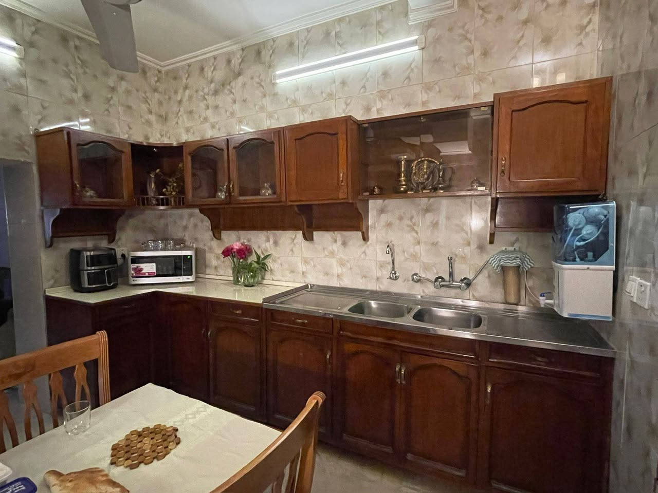 اثاث للبيع
غرفة نوم صاج ظهر وبطن 950
كاونتر صاج ظهر وبطن 750
تخم قنفتين و اربع كراسي ايطالي مليون
للتواصل واتس ***********
