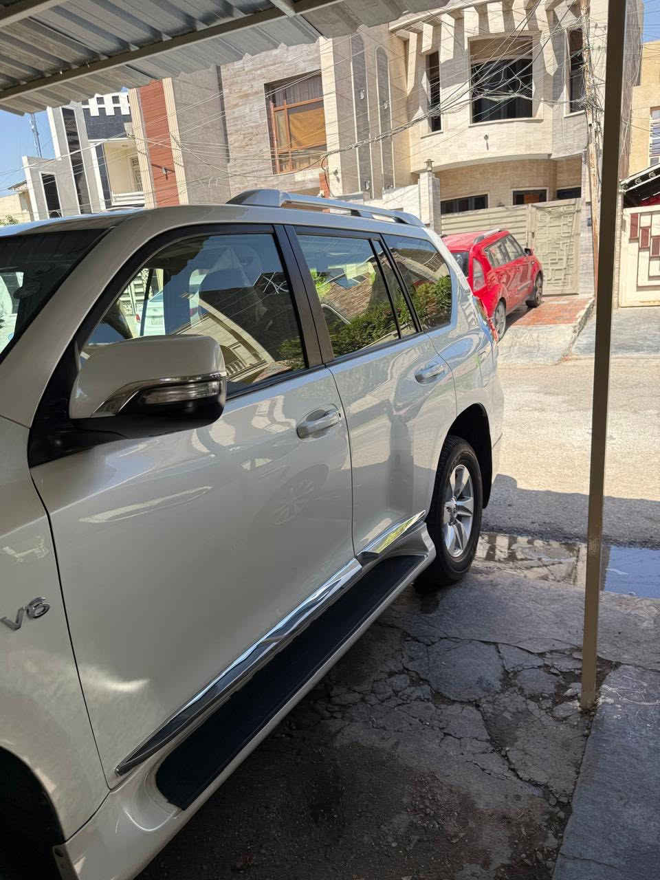 برادو 2018 خليجي سبعينيه
6 سلندر رقم اربيل 
كشنات جلد 
شاشه كاربلي 
تحكمات استيرن 
تشغيل عن بعد 
كشنات كهرباء
وبعد بيها مواصفات 
بيها 3 قطع  
بابين مبدله 
وجاملغ مصبوغ 
مكان السياره بغداد 
فيس ممتواجد 
***********
