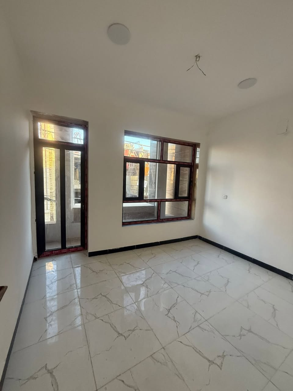 منزل ثلاث طوابق للبيع ✅
المساحه 50م 
الواجهه 4م 
النزال 12.5م 
الموقع البنوك حي التربيه خلف شارع النداوي 
يحتوي على 4 نوم 
سنه البناء 2026 زيرو 
للاستفسار 
***********☎️
