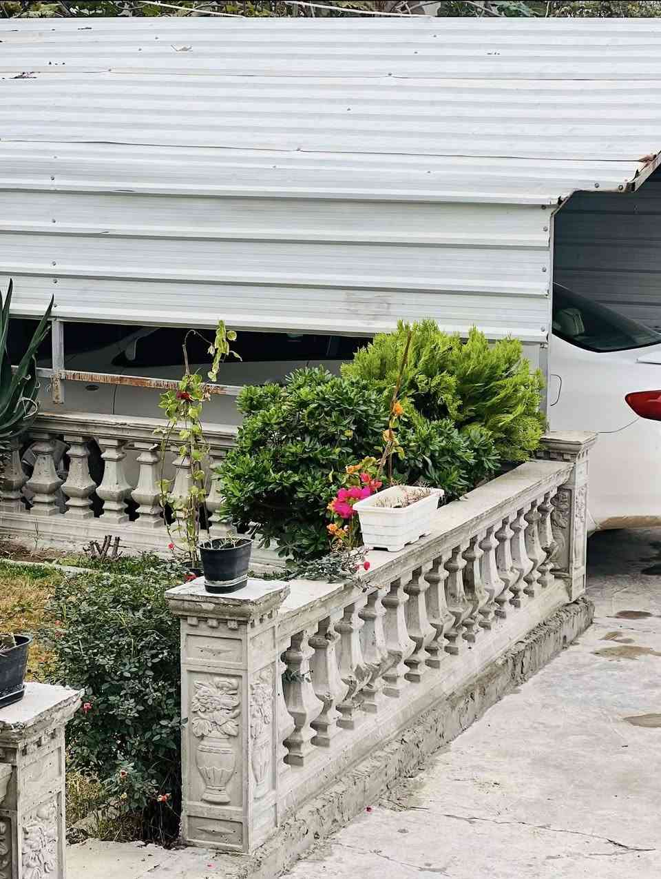 السلام عليكم يوجد قالب سياج حدائق وبلكونات وستاير و داير حسب الطلب 
سعر المتر 8 والدنكه 10 للاستفسار
***********
***********
