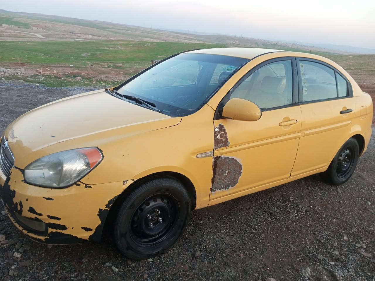 السلام عليكم 
للبيع او معارض بخصوصي أو فكترا 
اكسنت دبدون كوري موديل 2008 رقم ديالى مشروع وطني شرعي بل موصل كابون بانزين ماستر بيها مكينه 16 تبريد  تدفئه شرط جامات كهرب طخم جديد تايرات جدد بيها طخه خفيفه بل دوسه جشهت السايق ومبدل جاملغ بدون دواخل *********** سعر 83
