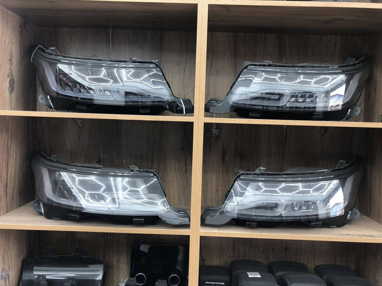 Auto land ارض السيارات
قطع غيار رنج روفر اصلي جديد و مستعمل  بغداد طريق معسكر الرشيد  ***********
