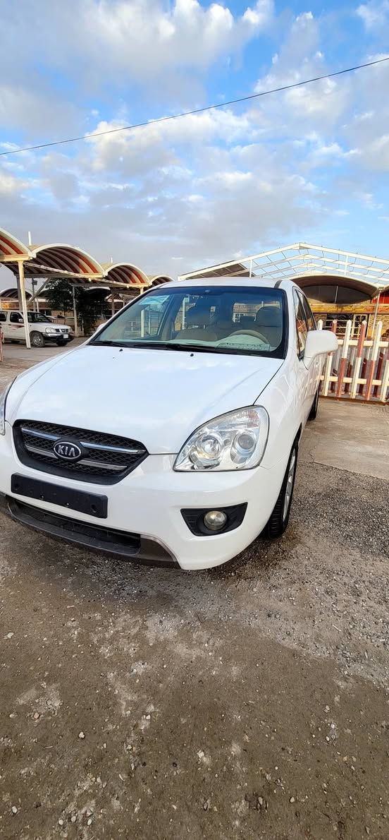 من رخصه الأدمن كيا كارنز للبيع موديل 2009 خليجي  رقم اربيل الماني مكينه 2000 دوش بيهه صبغ ٤ قطع بدون ضرر قوي 
مكينه كير حداديه تخم تاير شرط كلهن لوك تبريد قطعتين شاشه كامره خلفيه 7 راكب السعر 105بيهه مجال اخوان عنواني النجف الأشرف *********** اي استفسار بخدمتكم
