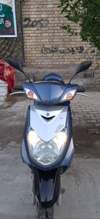 دراجه سكنز فحل ياباني صارله شهر طالعه من الرمبه نضيفه جداً جداً  مكفول...