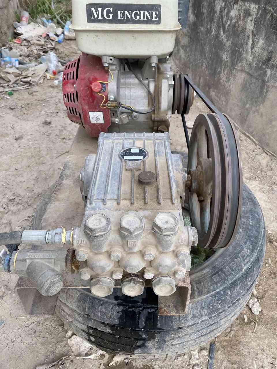 السلام عليكم  للبيع ضاغطه غسل للسيارات 
مواصفات ظاغطه الباب الأول إيطاليه الصنع 201بار 
يعني بس الي جانيها يعرف قيمتها نضامها اقتصاديه بل ماء ورشها يعتبر فرج بل زاهي مثل ما موضح بل فيديو  نضام مي وهواء بل استعمال نضيفه جدا هذا ميها عل سلولي 
محرك 13حصان مشتغل ساعات يعني بعده مامبدل دهن 
مع صونده  ضغط عالي دبل تسليح 20 متر 
تفاصيل وتواصل ***********
