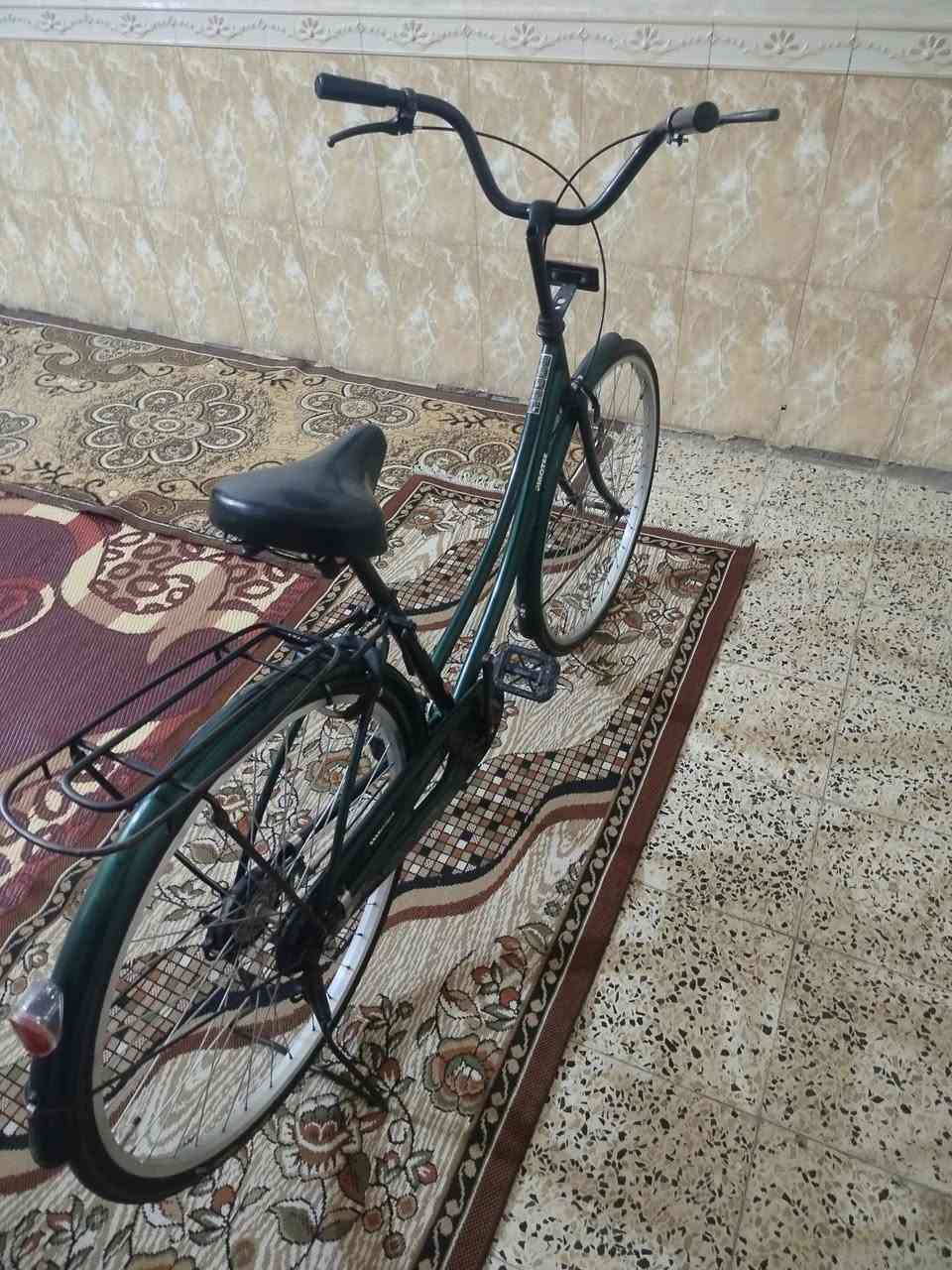 السلام عليكم بايسكل للبيع مكان حي المعلمين الجديد حجم 26 الموديل 18 السعر ب 135 وبين مجال للشراي الرقم***********
