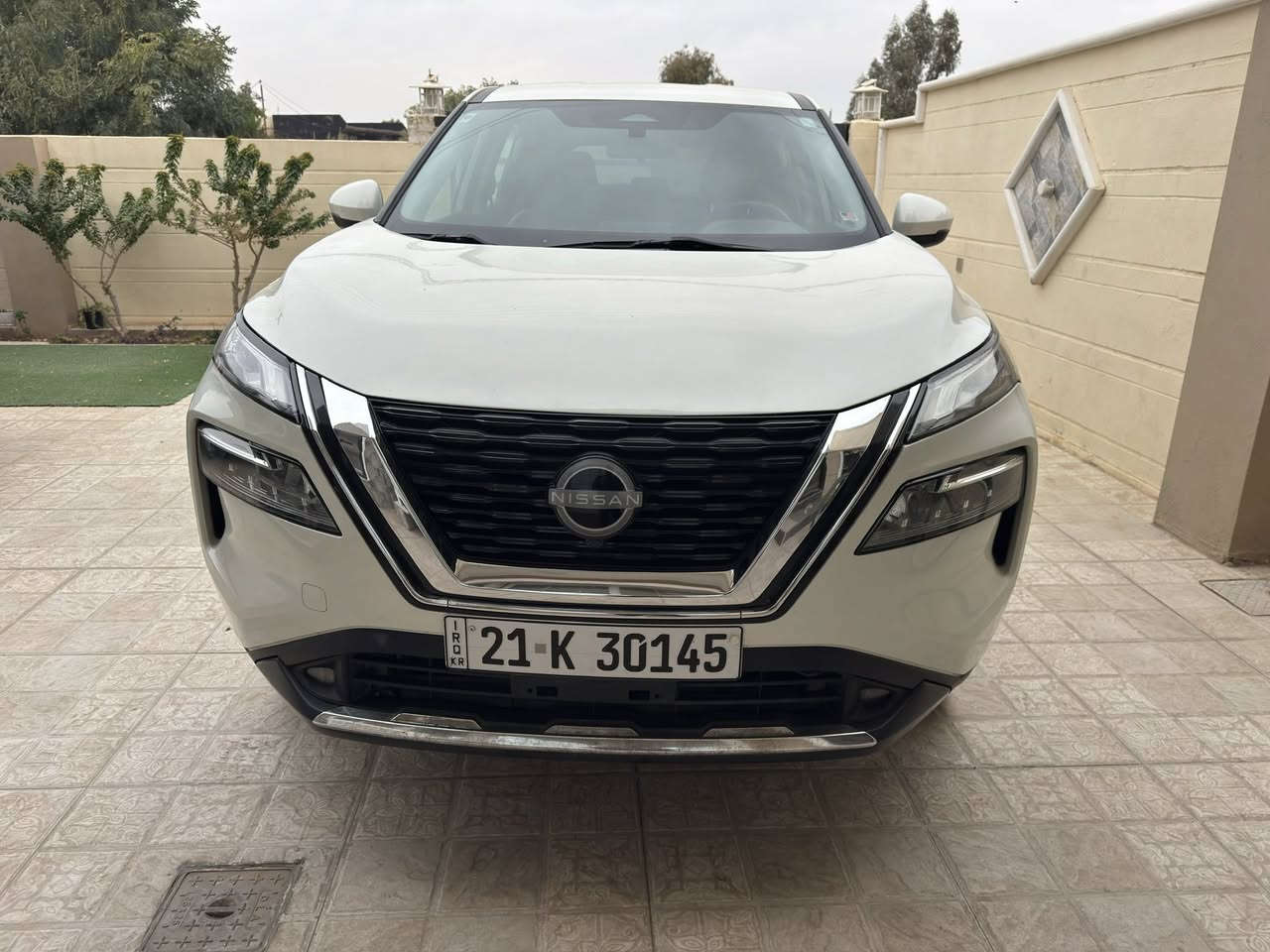 نيسان روج  مواصفات sv
طخم تايرات حديد 

الموديل /2023 ترقيم سليمانية 

اللون /ابيض باسمي تحويل مباشر

محرك /3/1.5توربو 201حصانا 

السياره ماشيه ٤٠ الف ميل

بصمه تشغيل وابواب  

داخل لونين كير ماوس 

لايت زينون حساسات جانبي 

حساسات خلفي رادار امامي (تحديد مسار) ردار جانبي (نقطة عمياء) 

رادار خلفي (ااتحذير من الاصطدام) 

هاند بريك بصمه اوتو هولد 

اوتو ستارات ايرباك سليم

شاشه ايباد ويل كروم 

تبريد لمس كشن سايق كهربائيّ 

تحكمات ستيرن كامره خلفيه

السيارة بعد بيها مواصفات

السعر ١٧٣  واتساب ***********

حادثهة امامي كلش بسيط لايتات والراديتر عله وضع الشركة وباقي السيارة عله وضع الشركة نضيفة جدا
