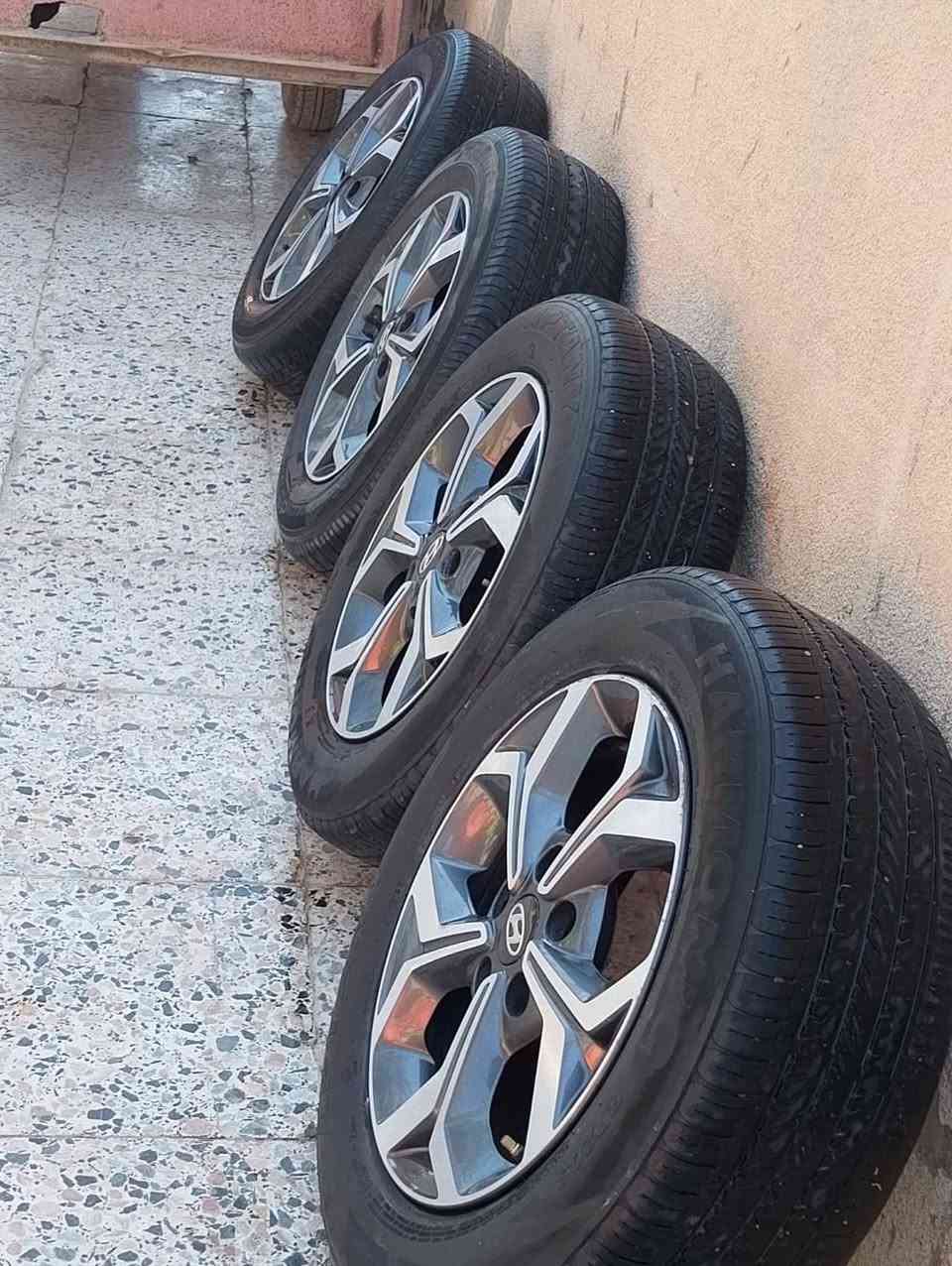 السلام عليكم تخم ويل حجم ١٦ هنه والتايرات نص عمر مكاني قضاء المدينه السعر ٢٠٠ الاتصال ***********
