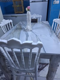 ميز طعام • ٦ كراسي • نظيف جداً