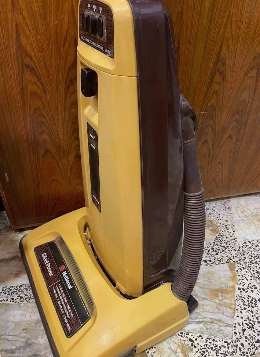 السلام عليكم
مكنسة كهربائية نشونال ياباني كنس فقط 3سرعات كاملة وجهازه نظافتها 90‎%‎

بغداد واكو توصيل
***********
