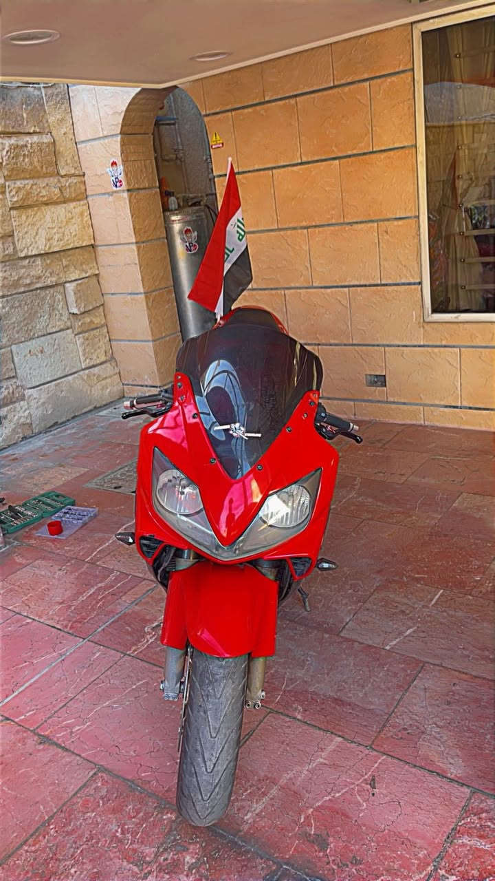 سلام عليكم  دراجه HONDA  F4i 600 لون طماطي مميز ❤️ دراجه نضيفه وبدون اي نقص هاوزن طويل شادلهه 400 دولار سعره تايرات جديده محرك لوك جديد شلعتهه وتراي مال زيرو  مكان منصور. سعر 27 مكلفتني اكثر من هذه سعر بيهه مجال بسيط. رقم ***********
