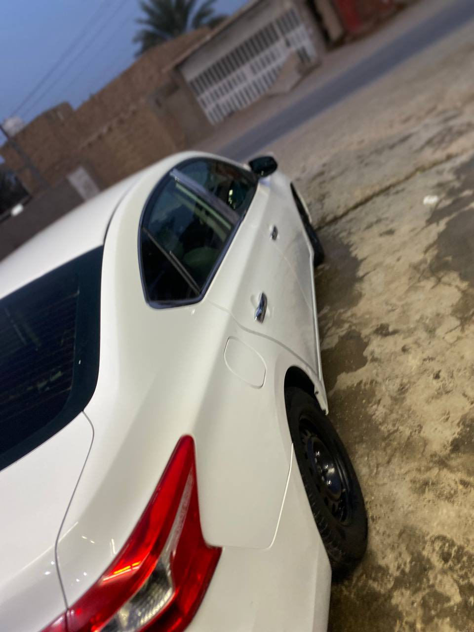 سلام عليكم نيسان سنترا موديل 2018  لون ابيض
حادثها في امريكا فقط قطعتين بنيد وجاملغ

مواصفات فول عده فتحه 

نضام ايكو + سبورت 

تخم تاير باتري جديد 

صدر امامي خلفي جديد  

كامره خلفيه + شاشه

ماشيه ١١٠ميل 

دوشمة جديده 

سنويه جديده رقم النجف الجديد ومداورها ثاني يوم باسمك  

سياره جاهزه من كل نواحي 

مكاني الديوانية 

السعر٩٥ وبيه مجال 

رقمي ***********
