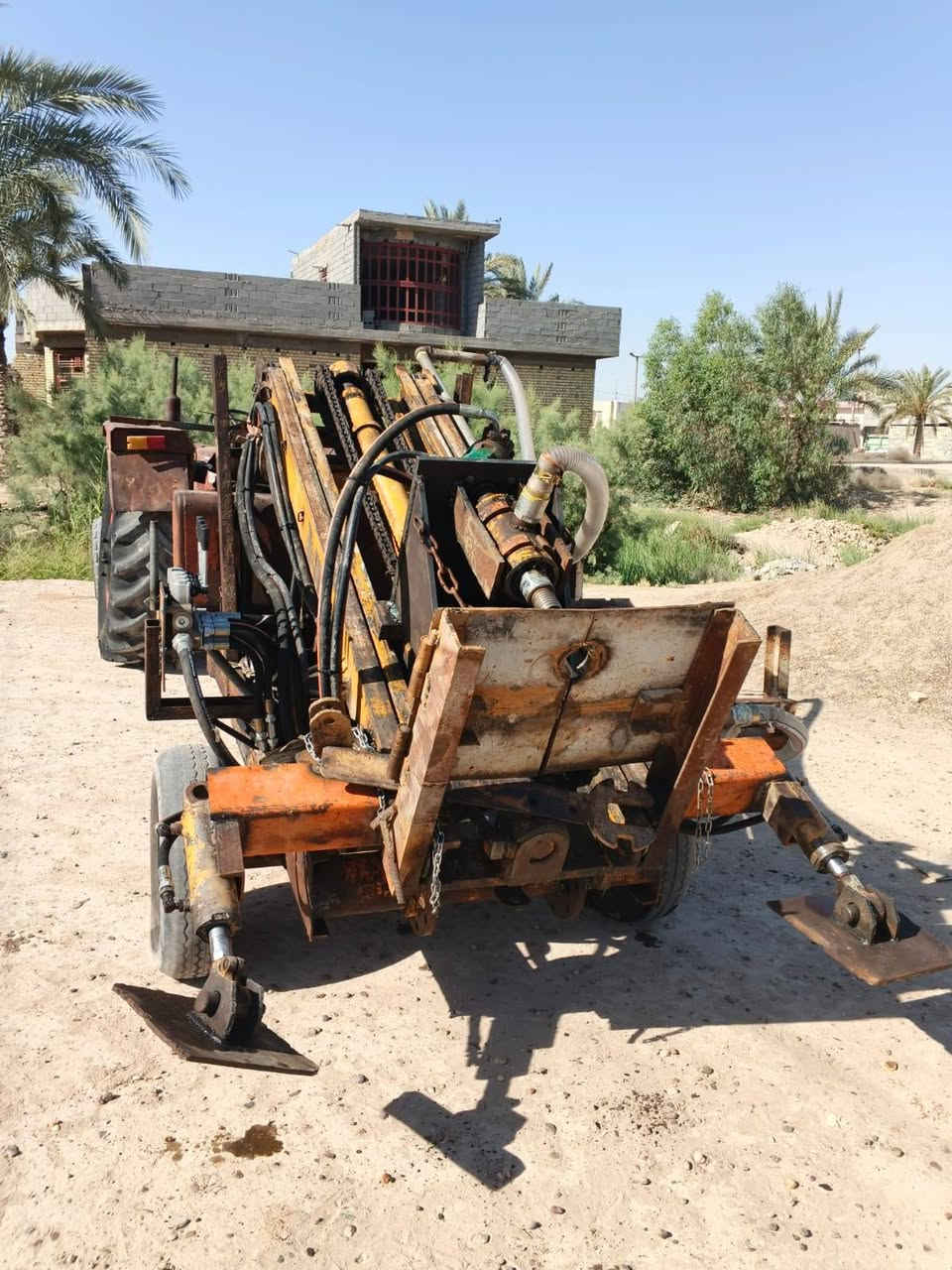 للبيع جهاز حفر ابار جاهز للعمل مع الملحقات  ***********
