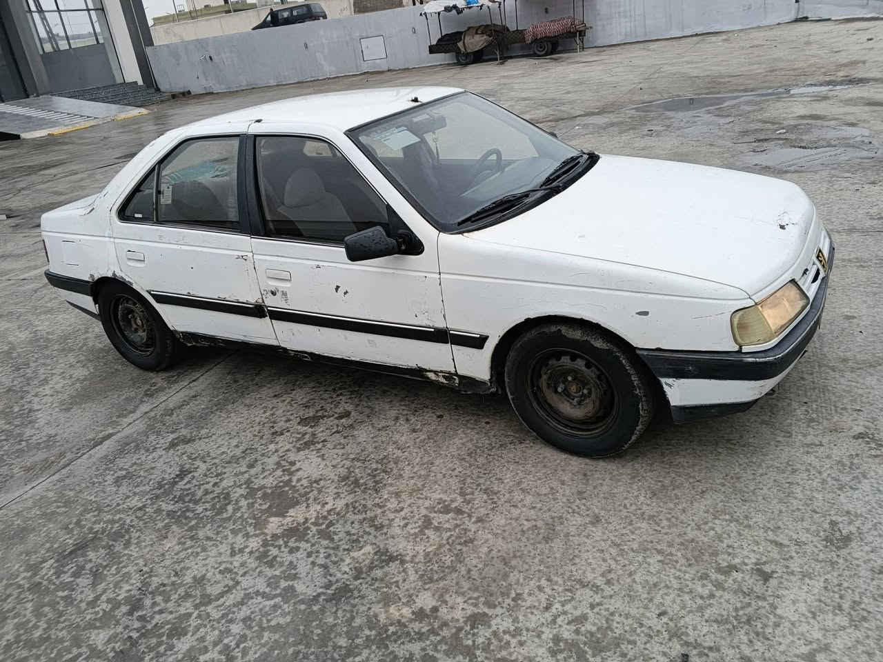 سيارة بيجو شرط التحويل405كير محرك شرط كاربون بانزين بيها سياره جاهزه او حلوه ويرمنيه كلها شغاله***********سعرها 15اوبيها مجال
