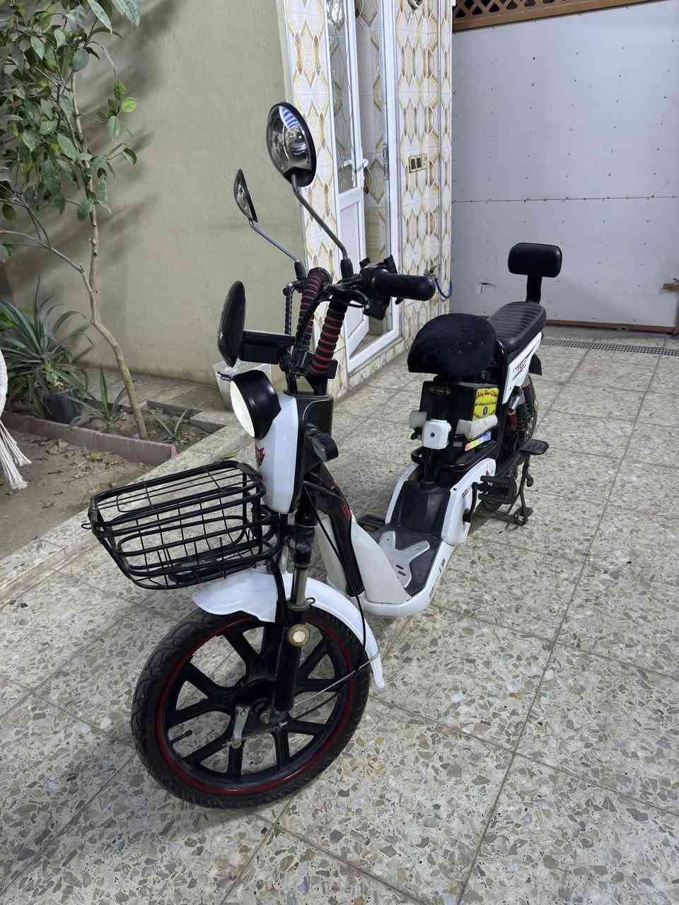 السلام عليكم
للبيع دراجة شحن 
 حجم 20 شركة HIS 
4 كير سرعه 100 
بلوتوث  5 بطاريات 2 بصمه 2 كارت 2 سويج دراجة جديدة بمعنى الكلمه تجي تفحصه وتشوفه بعينك
السعر 450 وبيها مجال
مكاني بغداد الدوره 
***********
