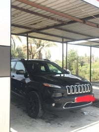 جيب شيروكي ٢٠١٨ ( ترايل هوك )لون أسود سته سلندر ( V6 3.2) 9 نمر السيار...