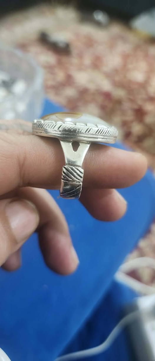 السلام عليكم للبيع او مرواس محبس سليماني فضه 925 صياغه ثقيله مطلسم  والتواصل *********** وتساب موجود توصيل كل المحافظات
