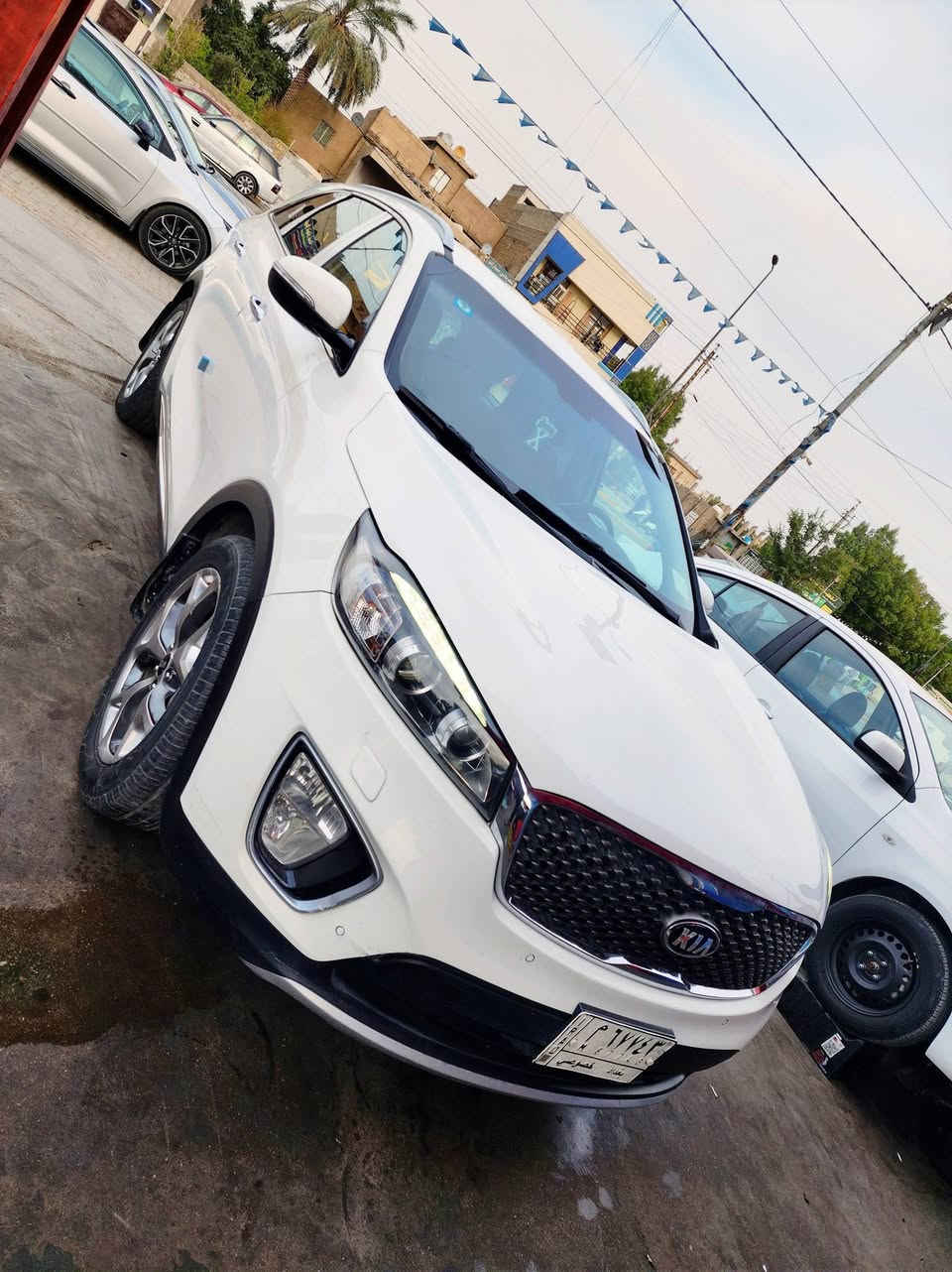 🚗 للبيع : كيا سورنتو 2016 *خليجي*
📍مكان السيارة : بغداد 
☎️ للتواصل : ***********
💰 السعر   :  215 $ ورقة قابل للتفاوض
🛠️ المحرك : 6 سلندر
💥 الرقم : بغداد تحويل ثاني يوم
💎 الحالة العامة للسيارة : السيارة فووول عدا الفتحة  نظيفة جدا وجاهزة من كلشي 🚗🛑
✅مواصفات  السيارة : 7 راكب 3 قطع تبريد  تحكمات ستيرن بصمتين لايت زينون عالي ناصي ليد خلفي شاشه اندرويد اشاير بالمري مري شفط دخول ذكي علامات ترحيب بردات خلفيه جنطه كهرباء وحساس 
السيارة مكفولة كير ومحرك
و من الضرر والضربة 🛑 مكفولة داخل وخارج .
