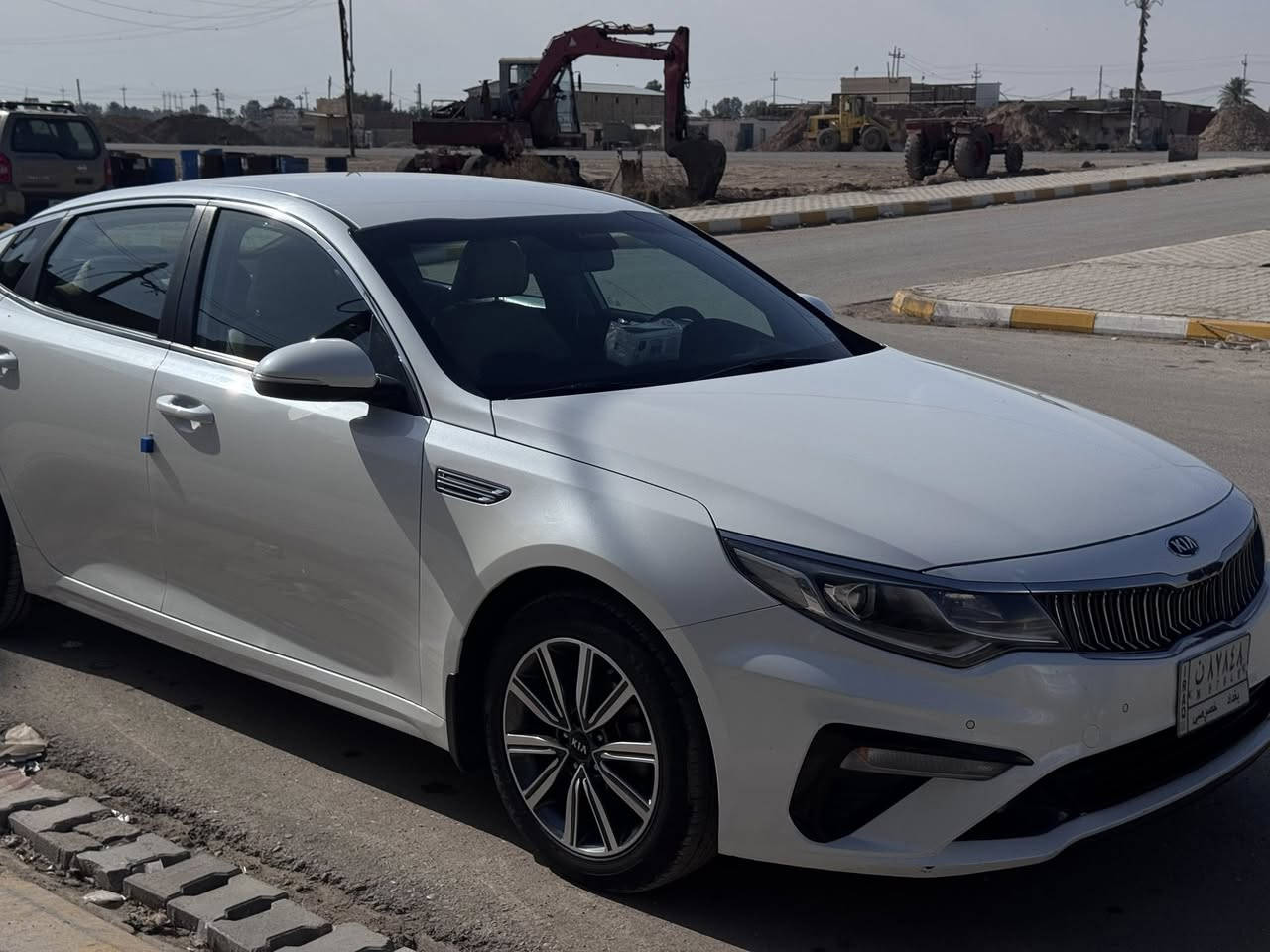 السلام عليكم ورحمة الله للبيع :
كيا اوبتيما موديل 2020 السيارة كفال عامه 
خليجي محرك 2400 السيارة جاهزة بالكامل دوشنه كشنات شاشة كامرة خلفية مري شفط تخم تاير جديد السيارة ماشية 100 الف سونارها مرفق بالمنشور  عارضها ب195 للاستفسار : ***********
