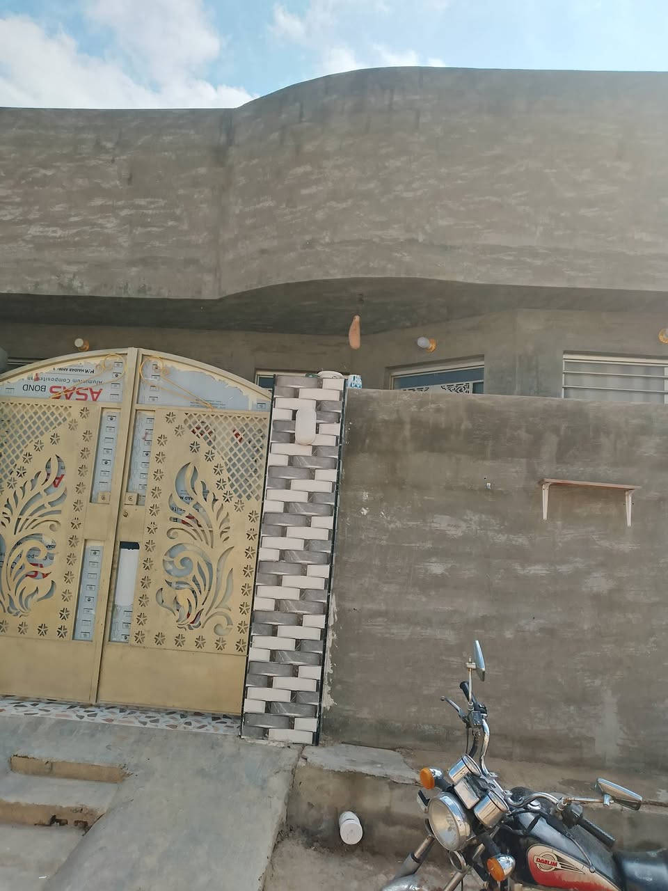 بيت للبيع في حي العباس الزراعي قرب اسواق المصطفى *********** 
الاتصال على هاذا الرقم الواجهه 120متر مساحة الطبية 125
