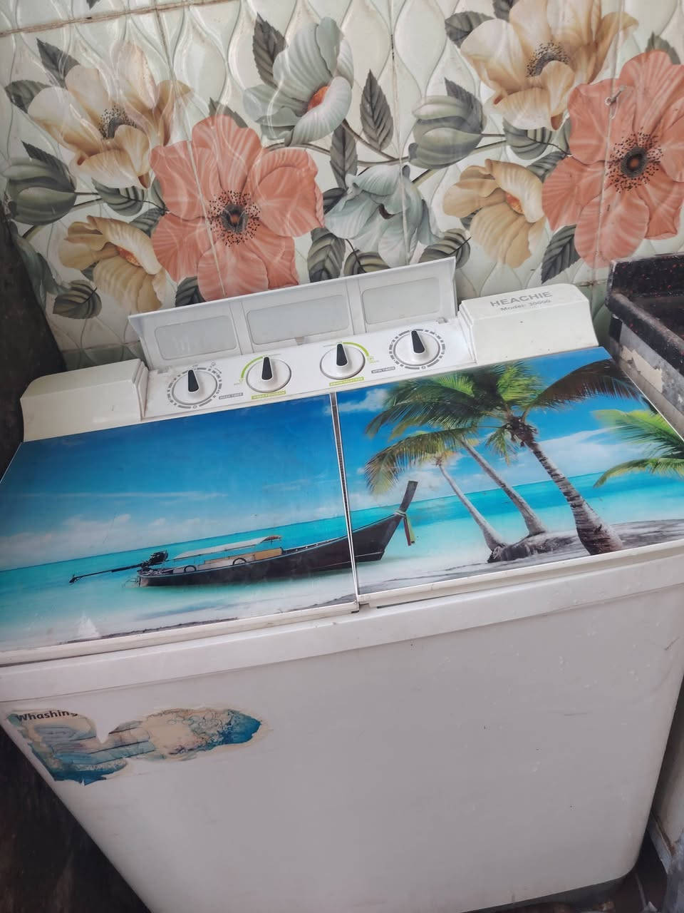 ثلاجه ناقصهه بس غاز ٥٠ الف
 وترجع تبرد طبيعي تخم خفيف  بس يدتين شويه خلع بيهن٥٠ الف 
مروحه ١٥وغساله شغاله كل شي مابيهه٧٠ الف
كاونتر مرمر ٦٠ الف 
عنواني الشعب الديوان توصيل ماعندي
واتس اب ***********
