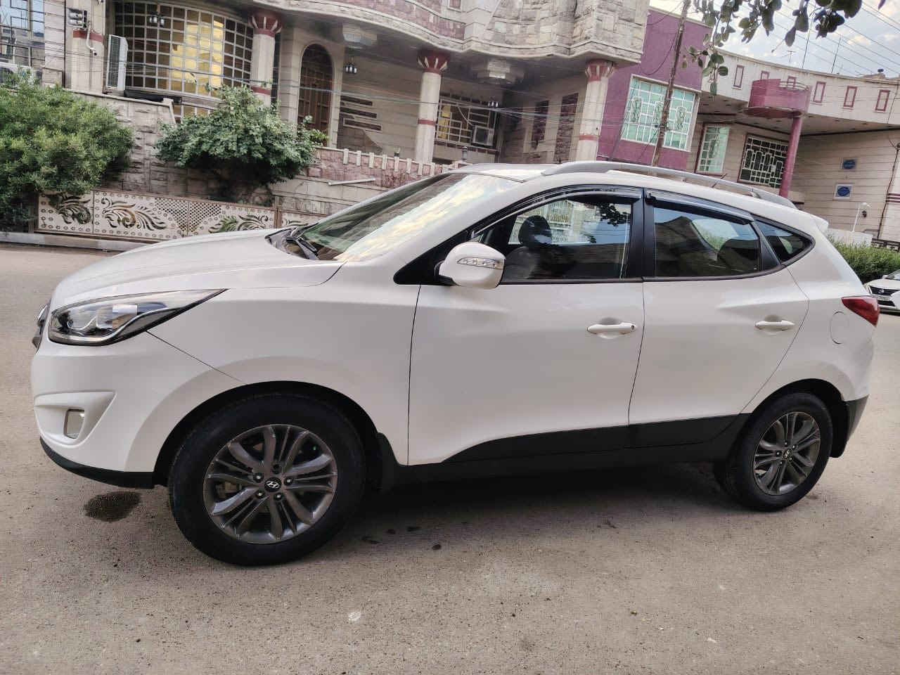 توكسان للبيع موديل ٢٠١٥ خليجي سياره مكفوله من الحادث بيها صبغ قماره اثر حالوب خفيف دواخل كفاله لغود وشواصي وحوض كله مكفول السياره جديده ع وضع الشركه محرك دوش مكفول من الفتح والكير كفاله كهربائيات تبريد تدفىه كل ع وضع الشوكه السعر ١٢٥ قفل مكان السياره بغداد البلديات ***********
