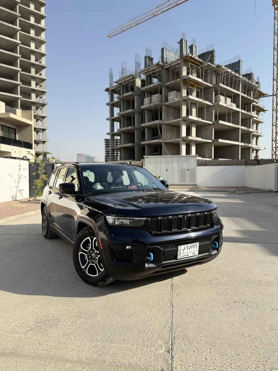 جيب جراند شيروكي هايبرد موديل 2023
١- السياره محرك ٢٠٠٠ تيربو مع محرك هايبرد يولد ٣٧٥ حصان 
٢- السيارة طلب خاص واصله للعراق زيرو 0 كيلومتر مابيها اي ضرر من الوكاله للعراق ما داخله حتى مزاد يعني مكفوله كفاله عامه  
٣- السيارة لونين خارج و نفس اللونين للداخل 
٤- فتحة سقف بنوراما 
٥- ٣ شاشات 
٦- المقاعد تبريد + تدفئه الامامي و فقط تدفئه للخلفي 
٧-  تحتوي على ١٩ سماعة شركة Alpine 
٨- الدخول ذكي لل٤ ابواب 
٩-رادار ٣٦٠ درجه 
١٠-بردات خلفيه 
١١-السيارة ٣ كاميرات امامية + خلفية و كاميرا للمراية الوسطى 
١٢- مقاعد جلد
١٣- نظام جكات 
١٤- ٤ انظمة قيادة  
وباقي المواصفات المعروفة 
السيارة فول مواصفات ١/١
السيارة ماشيه57الف على ايدي 
السيارة مابيها اي نقص كاملة ١٠٠٪؜ 
صور السيارة داخل الوكاله ايضاً موجوده داخل المنشور
للتواصل رقمي ***********
متوفر واتساب و على العادي و على الخاص
