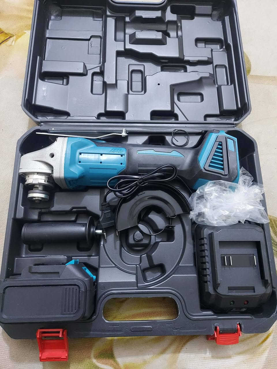 كوسرة شحن امزون مع بطارية حجم الكبير ١٠ خلية مع شاحنة سوبر جارج ٣ سرع السعر 35 مع التوصيل مكاني بغداد مشتل ***********
