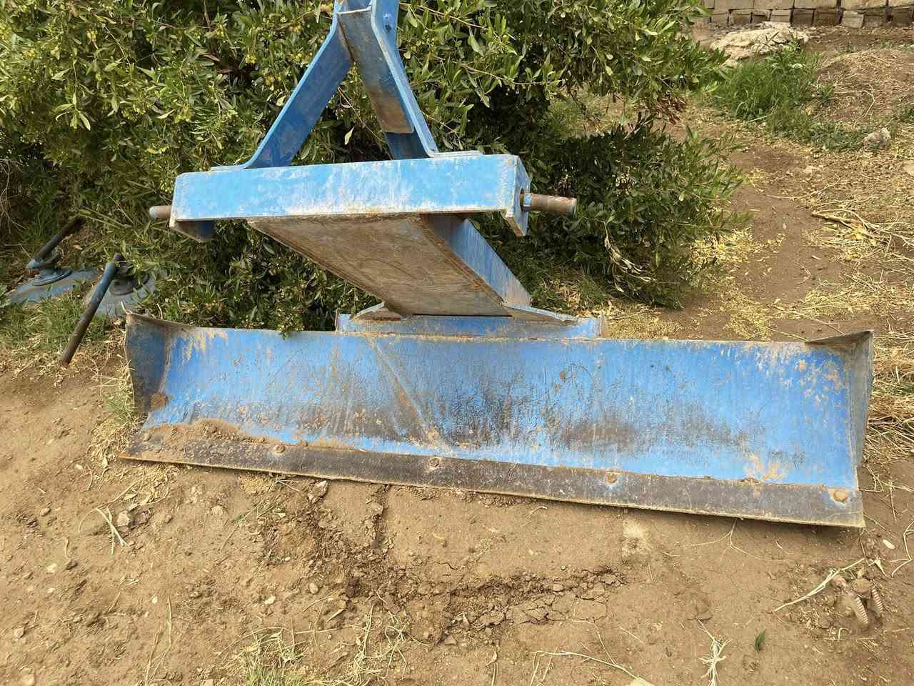 سلام عليكم
للبيع

خرماشة حدادية 
قليل مشتغله 
سعر600

معدلان حدادي
قليل مشتغل 
نظيف 
سعر 450

***********

اللطيفية كيلو 14
