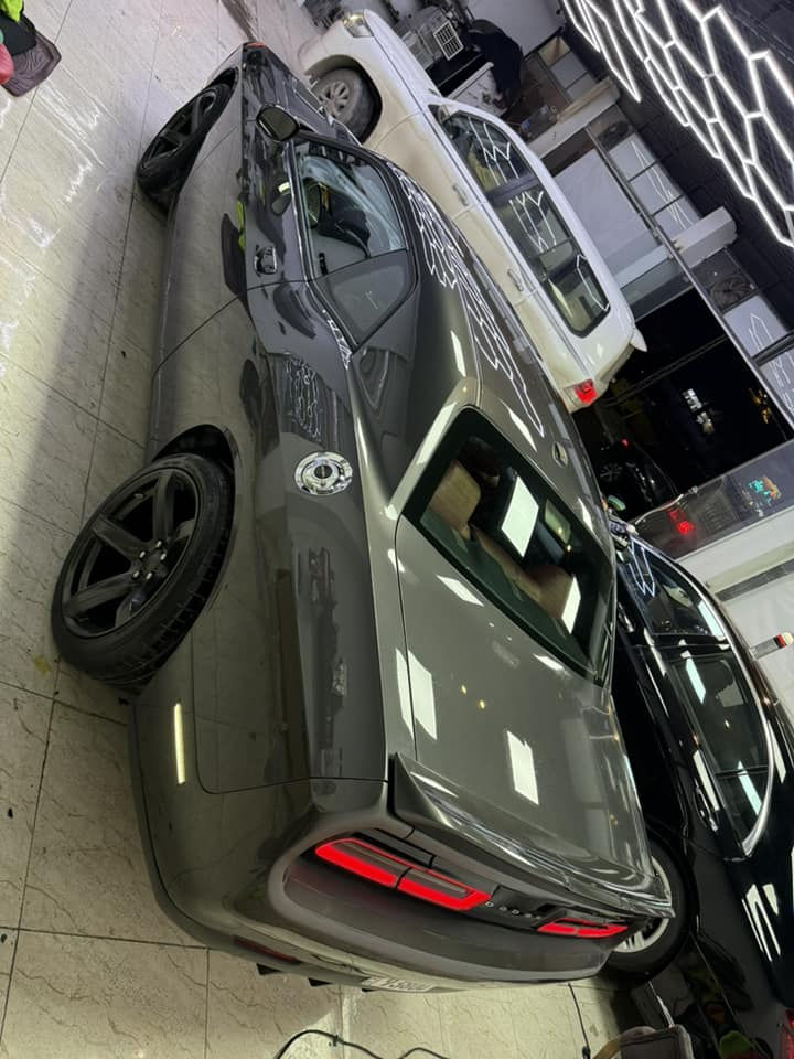 السلام عليكم 
للبيع جالنجر 2018 
ماشيه 72mi
حادث سياره 3 قطع امامي 
 سياره توه طالعه من تعمير وادامه 
بجم جديد 
حداديه جديده 
زوج تايرات 
منضومه زينون 
بدون نقص 
السعر 150 وبيه مجال 
مكان السياره كربلاء 
***********
