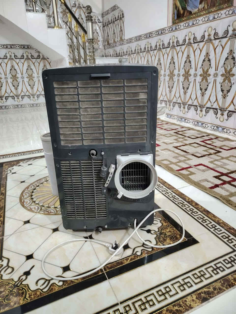 سلام عليكم 👋🏻
سبلت وسط مستعمل قليل جدأ هواء بارد و عالي نضافه جيده جدن ( مكلف بالنشر ) 
السعر / 100
تواصل /  *********** 📞
سكن / كربلاء المقدسة. حي الغدير قرب الاساله.
