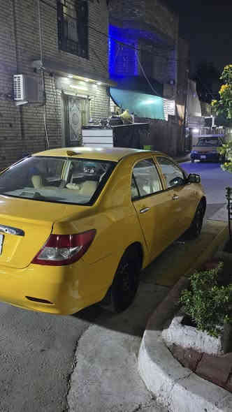 سلام عليكم بيوايدي 2011 f3
سياره مصبوغه ما عدا القماره مابيه صبغ 
سعر 44بيه مجال عنوان بغداد شعب 
***********
