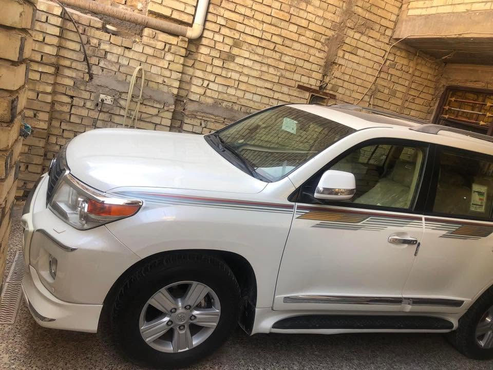 السلام عليكم
لاندكروز GX-R

موديل :2014 
ماشية : 173 KM
المواصفات :
فتحة 
بصمه 
كشنات كهرباء 
كشنات جلد 
داخل بيجي 
تحكم ستيرن 
صاجات 
 3 قطع تبريد 
 7 راكب 
حساسات امامية + خلفية 
لايت زنون 
بلوجكتور 
زراك لايت 
لد امامي 
هوك سحب 
فور ويل 4x4

المكينة 6 ;4000 
مري شفط كهرباء 
اشاير بالمري 
دوسات 
ويل كب كروم 
نيكلات  
بصمة عدد 2 
(رقم بغداد )دولي 

ملاحظة:  السيارة بيها مكفوله ماعدا بارد في جاملغ اصبعين 
((السيارة جديدة جداً بدون اي نقص))

السعر : 380 وبيها مجال بسيط 

العنوان : بغداد 

للاستفسار
 ***********
***********
