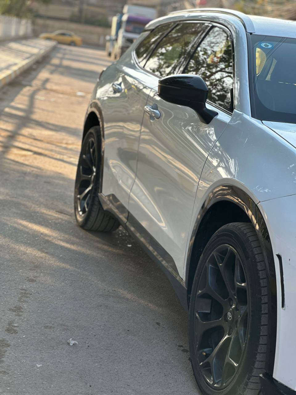 ✨ فرصة ما تتعوّض ✨مستعجل كلش

🚗 الموديل: كراون 2025
⭐ الفئة: XLE
💰 السعر: 270 دولار فقط ()

🔹 المواصفات:
 • محرك قوي واقتصادي
 • نظام دفع سلس ومريح
 • شاشة كبيرة + كاميرا خلفية
 • رادار / مثبت سرعة
 • مقاعد مريحة وتصميم فخم
 • استهلاك وقود ممتاز
 • السيارة نظيفة وجاهزة للاستخدام

📍 السيارة بحالة ممتازة حادث كلش حلو 
ملاحضه 
السياره ￼ بيها شخوط خفيفه و بيها قطرات حالوب غير واضحه بسيطه كلش
*********** بغداد, العراق
