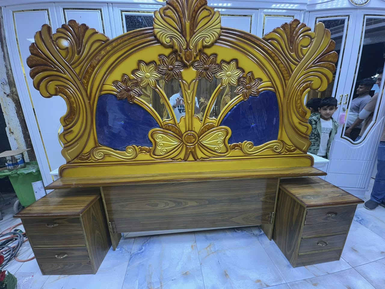 غرفه مستخدمة 
غرفه 6بيبان 
ملحق طابقين 
سعر ٧٠٠
واتساب ***********

