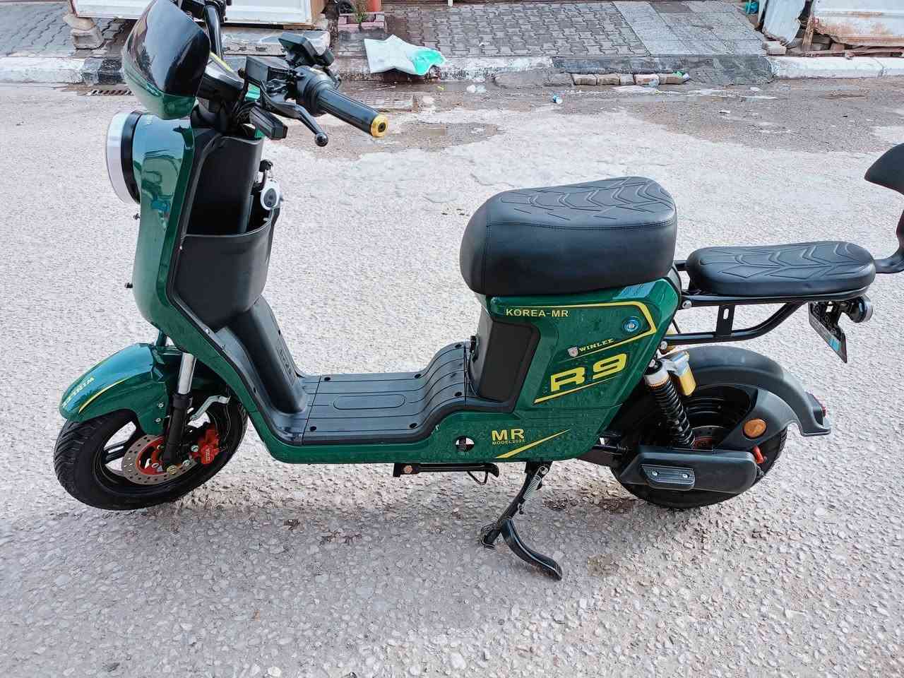 سلام عليكم بايسكل شحن للبيع  
السعر خاص بايسكل بطاريات كبار الباسيكل نضيف شوفت عينك 100/100💚 الستفسار عله هذه لرقم ***********
