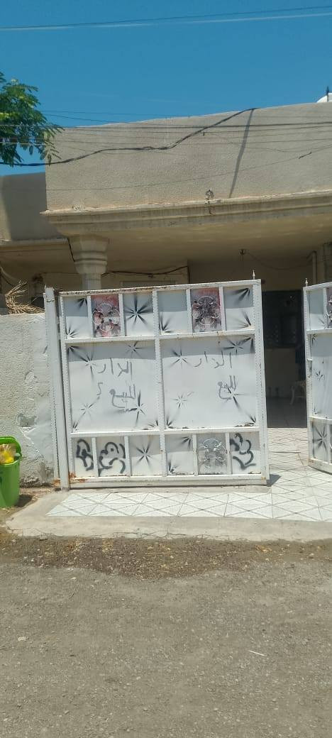 سلام عليكم بيت مساحه 155متر واجه 7متر ونزال 22متر يحتوي عل غرفتين نوم وستقبال ومطبخ وكراج سياره وباقي الخدمات عرض شارع مالته 8متر عنوان بغداد الراشديه حي السلام مقابل مزرعه النخيل المراجعه عل التصال ***********
