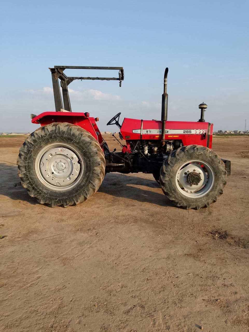 سلام عليكم تركتر ايراني دبل اكسل محور رقم وسنويه كير محرك اكس شرط سعر (93) ورقه مكان الشرقاط الهيجل للاستفسار على الرقم ***********
