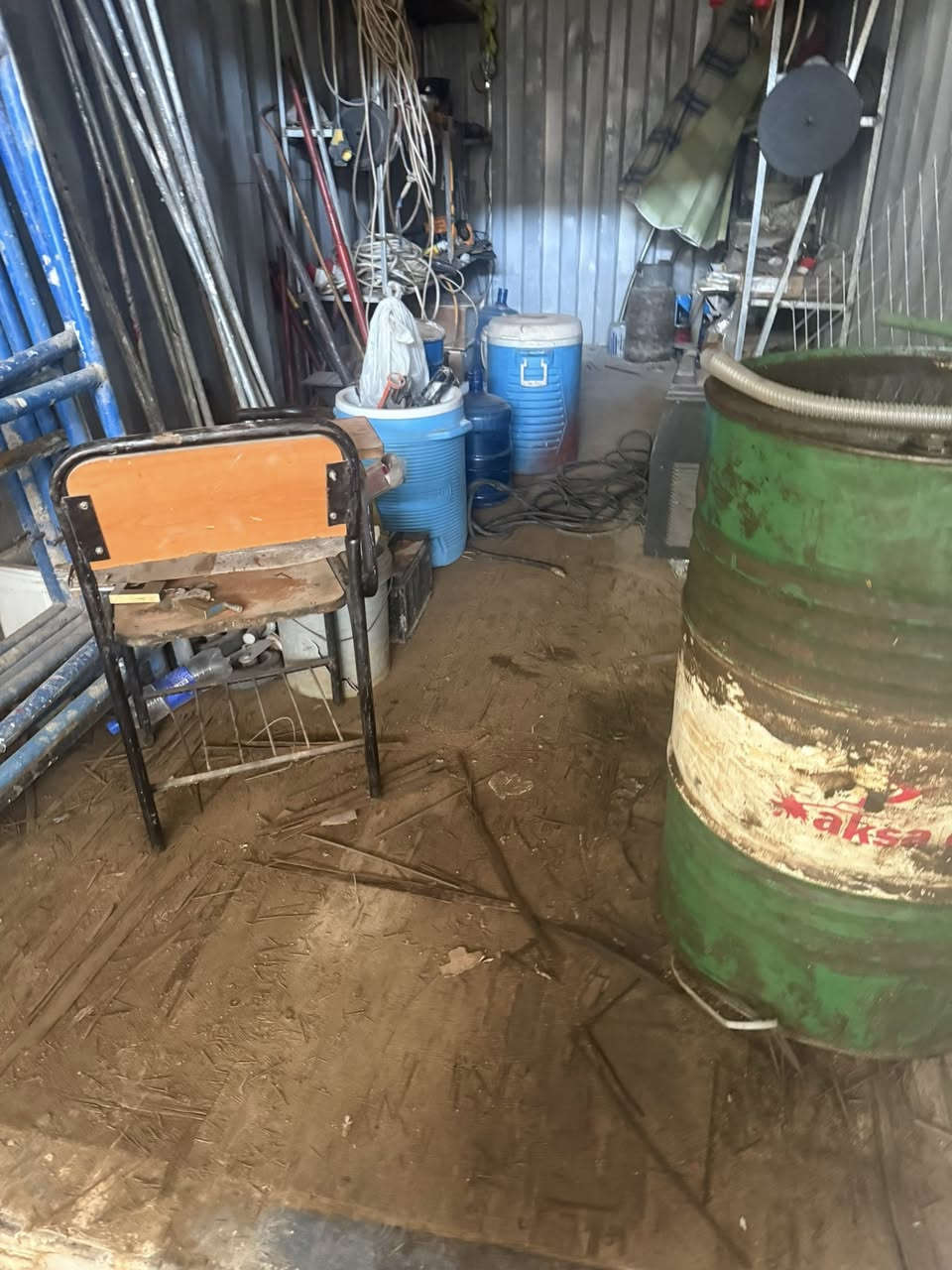 ماشاءالله حاويه طول 6متر  لون ازرق
العنوان :نجف حي الحرفين
رقم هاتف:***********
