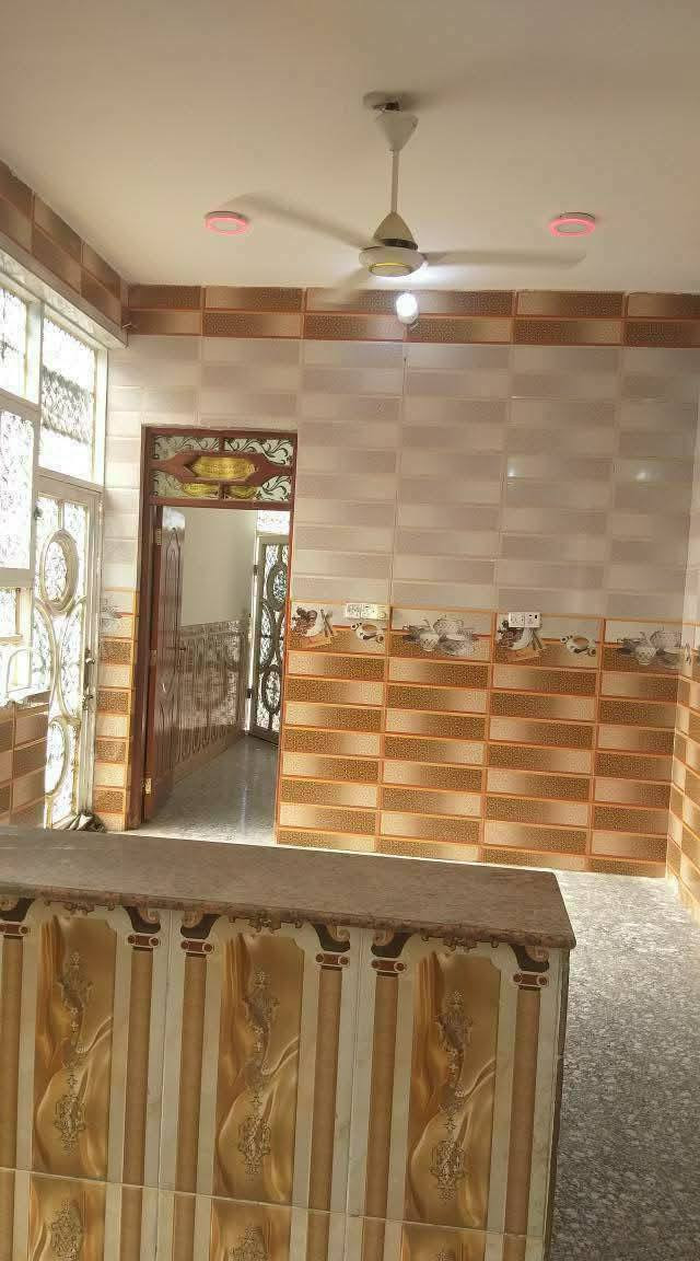 السلام عليكم دار سكن للبيع في الكوت منطقة حي الحكيم نزلة علي الامير بالقرب من شارع الصب بالقرب من المستوصف مساحتة 100م البناء طابوق درجة اولى والسقف صب مسلح والارضية والجدران سيراميك ويتكون البيت من غرفة وصالة ومطبخ واستقبال وصحيات داخلية وخارجية ومرقم من قبل البلدية السعر 35 وبي مجال الاستفسار الاتصال على هذا الرقم ***********
